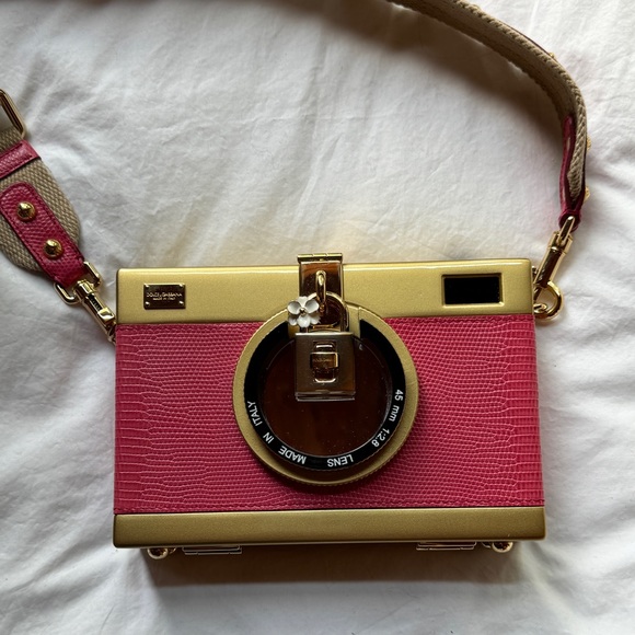 Dolce & Gabbana Camera Bag ๐๐ - Picture 3 of 16
